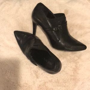 Black leather shoe ankle boot